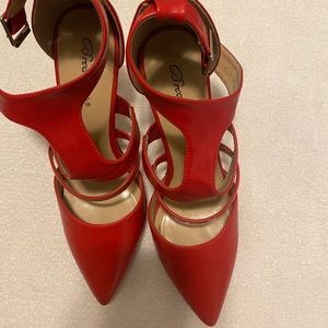 Ladies red point toe mid heels new 8